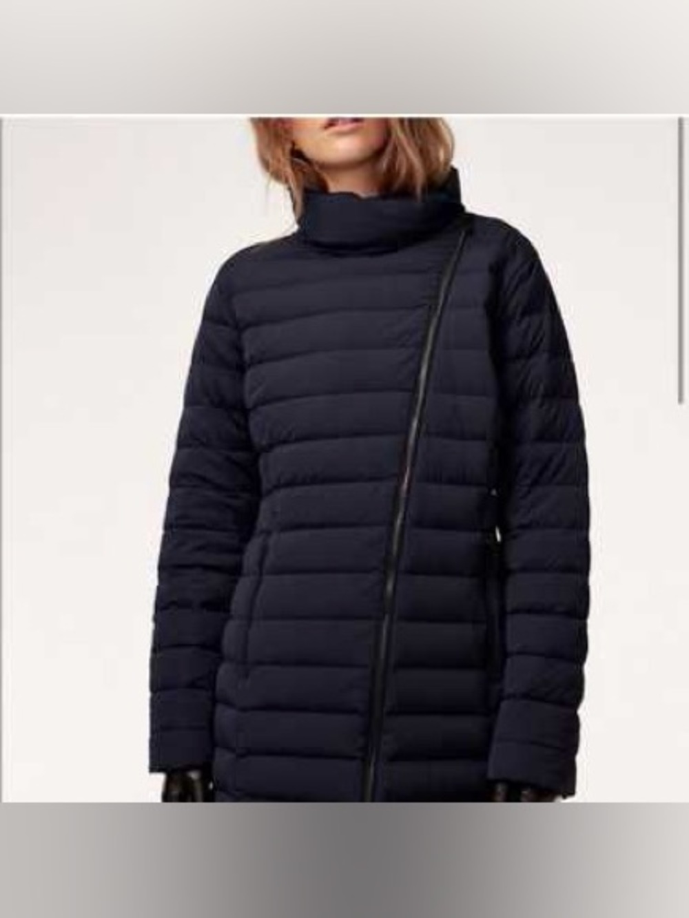 Aritzia Babaton Reza Puffer Jacket 
Navy